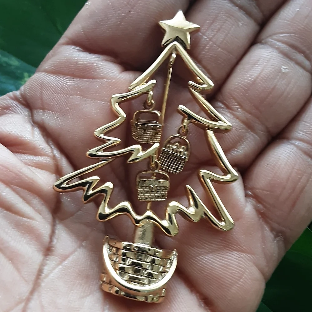 LONGABERGER Gold Plate Hanging Metal Basket Christmas Brooch 